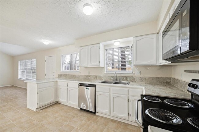 Building Photo - 5815 Bridgegate Dr