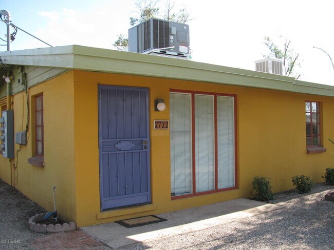 Building Photo - 2722 N Warren Ave