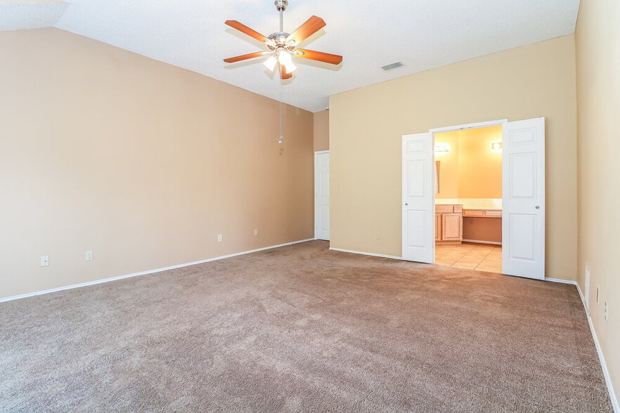 Building Photo - 713 Claire View Dr