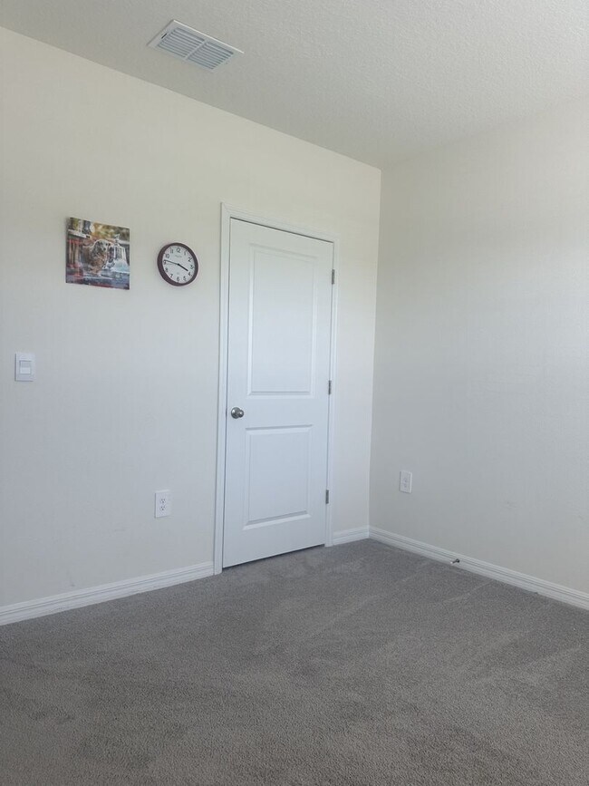 Building Photo - Gorgeous 3-Bedroom, 2-Bathroom Townhouse in Bradenton