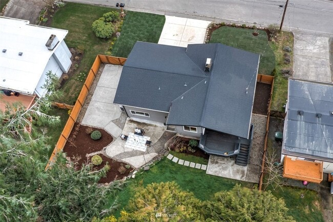 Building Photo - CLICK "REQUEST A TOUR" NOW!