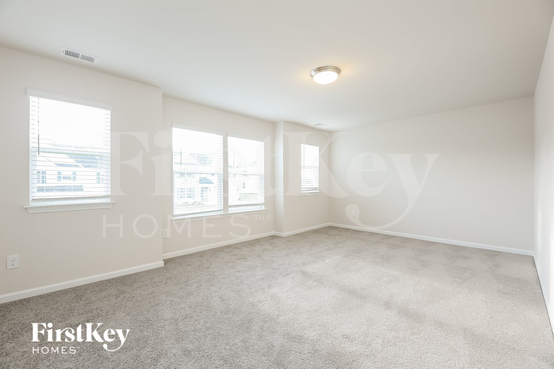 Building Photo - 513 Hillpark Ln