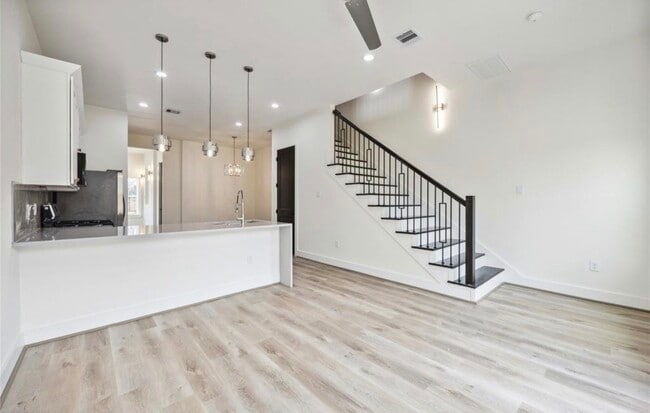 Building Photo - 7980 Angus St