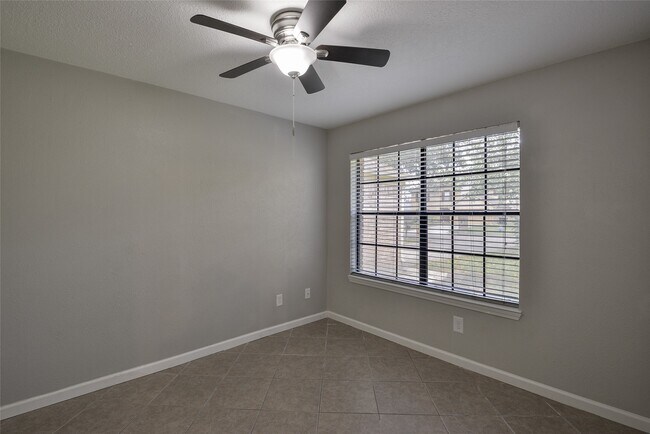 Building Photo - 3318 Golden Willow Dr