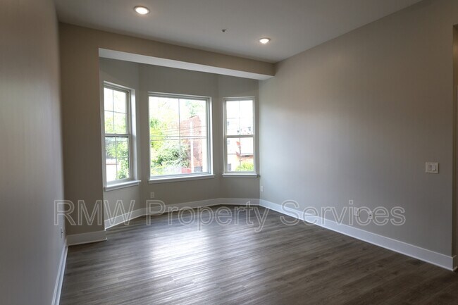 Building Photo - 4000 W Girard Ave