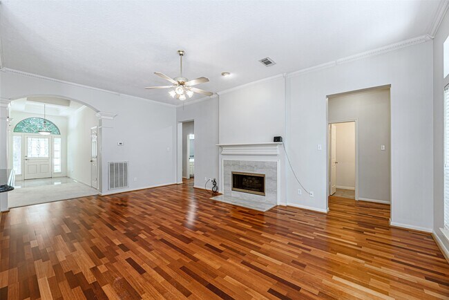 Building Photo - 5211 High Glen Ct