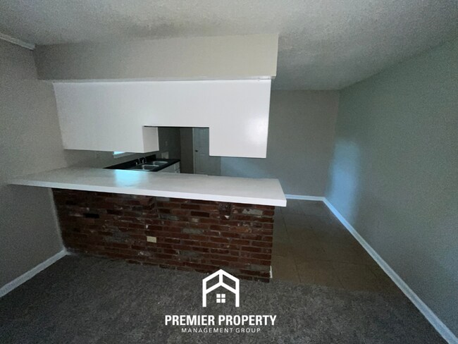 Building Photo - Charming 3BR/1BA Near Parkway Village | 1,305 Sq Ft, Open Kitchen & Large Fenced Yard