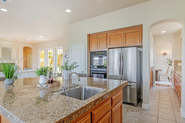 Building Photo - Luxury Living in The Bridges Golf Course C...