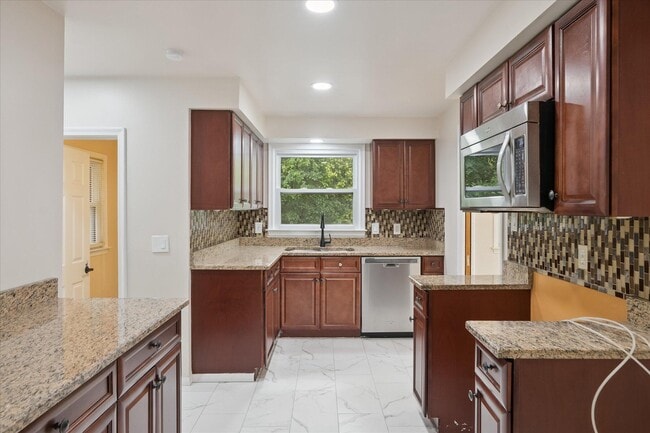 Building Photo - 29484 Spring Hill Dr