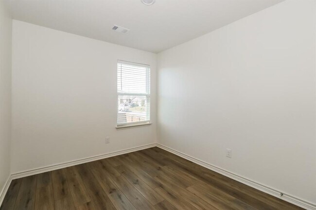 Building Photo - 200 Cres Park Dr