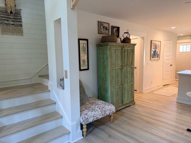 Building Photo - Four Bedroom Town Home in Old Stoney Village- Two Primary Suites