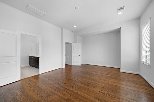 Building Photo - 4213 Schuler St