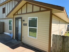 Building Photo - 2010 Cypress Pl