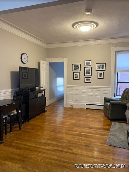 Building Photo - 499 Beacon St