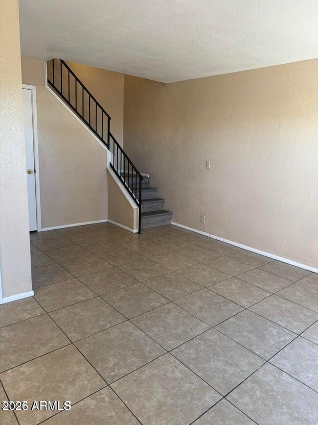 Building Photo - 286 W Palomino Dr