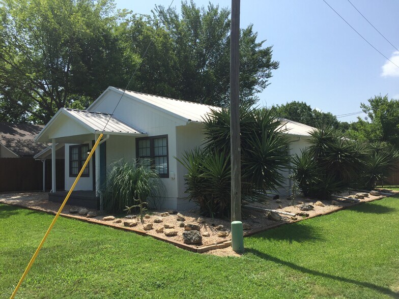 Building Photo - 310 East 3rd St.