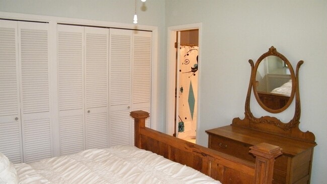 Building Photo - 100 Bay Point Dr