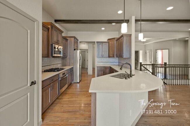 Building Photo - BEAUTIFUL 4BD + OFFICE MAIN-LEVEL LIVING H...