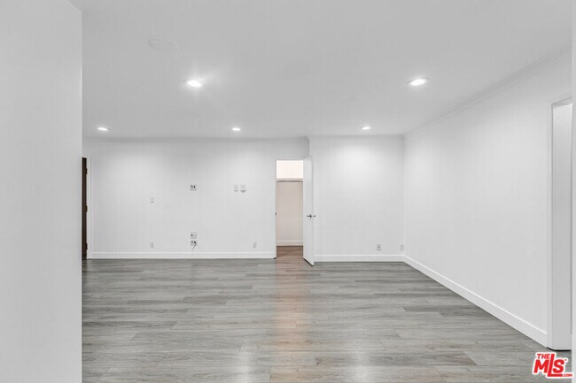 Building Photo - 1837 N La Brea Ave