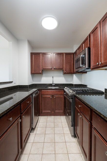 Building Photo - 1410 Columbia Rd