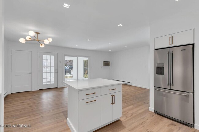 Building Photo - 42 Lexington Ct