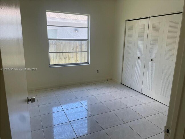 Building Photo - 3 bedroom in Hallandale FL 33009
