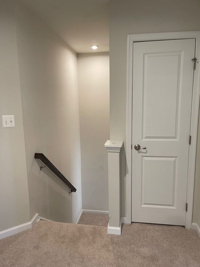 Building Photo - 314 Landing Dr