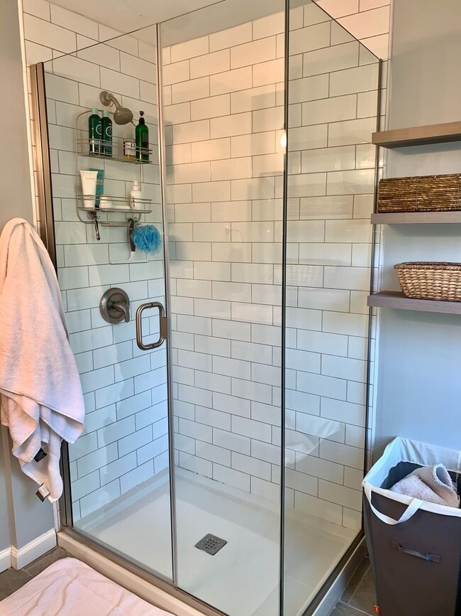 Building Photo - Fully remodeled Crown Heights BEAUTY!