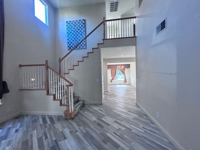 Building Photo - Beautiful Four Bedroom Home in Sacramento