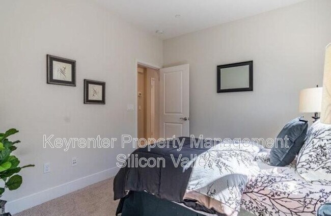 Building Photo - 1020 Skybo Ct
