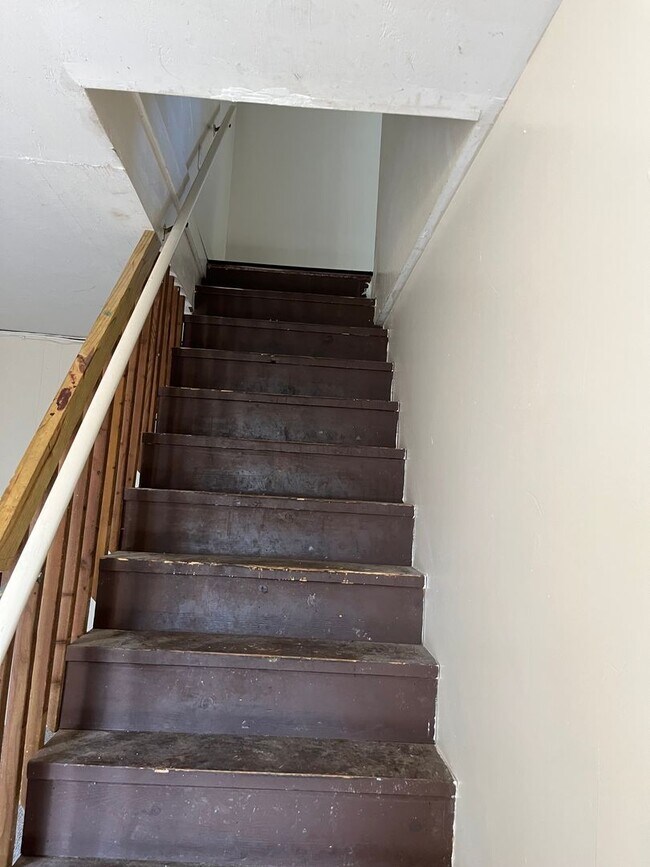 Building Photo - 202 1/2-127 1/2 N Penn St