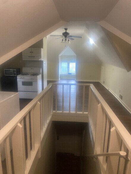 Building Photo - 2098 Court Ave