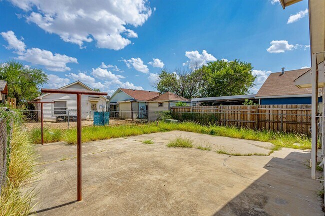 Building Photo - 509 Hopi Dr