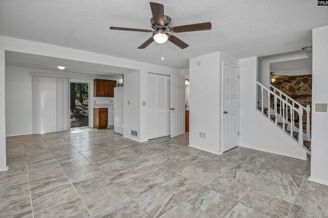 Building Photo - 220 N Donar Dr