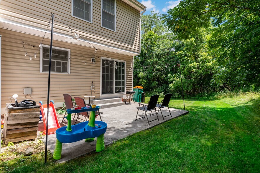 Building Photo - 249 Persimmon Ln