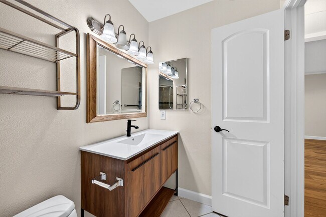 Building Photo - Resort-Style Living in Walnut Creek! Bright 1BR w/ Private Tree-Line Balcony!