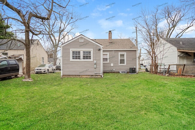 Building Photo - 2592 Grasmere Ave