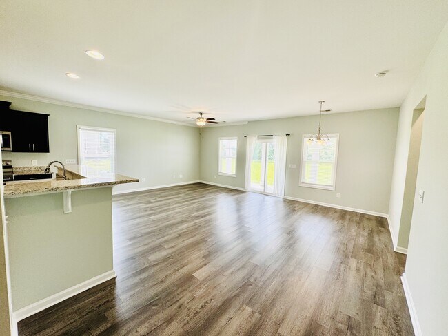 Building Photo - 464 Honeyhill Lp