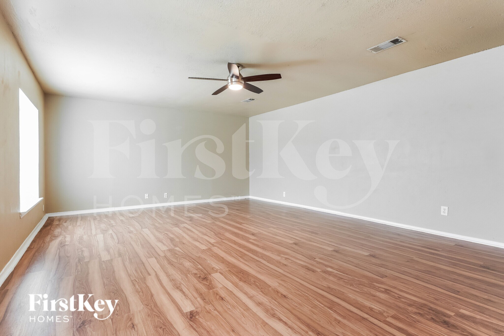 Building Photo - 701 E Mission St