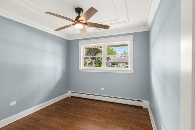 Building Photo - 1010 W Elm St