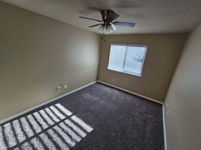 Building Photo - 5620 Bloom Dr