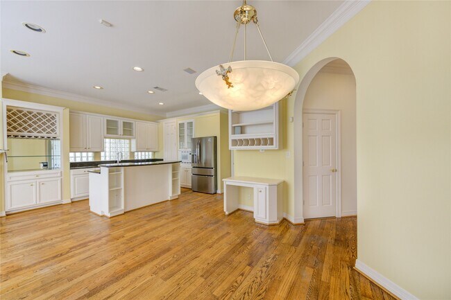 Building Photo - 2124 Nantucket Dr