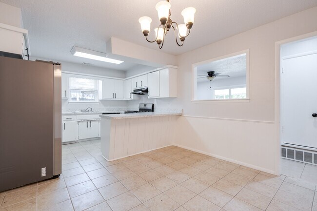 Building Photo - 4713 Newport Dr