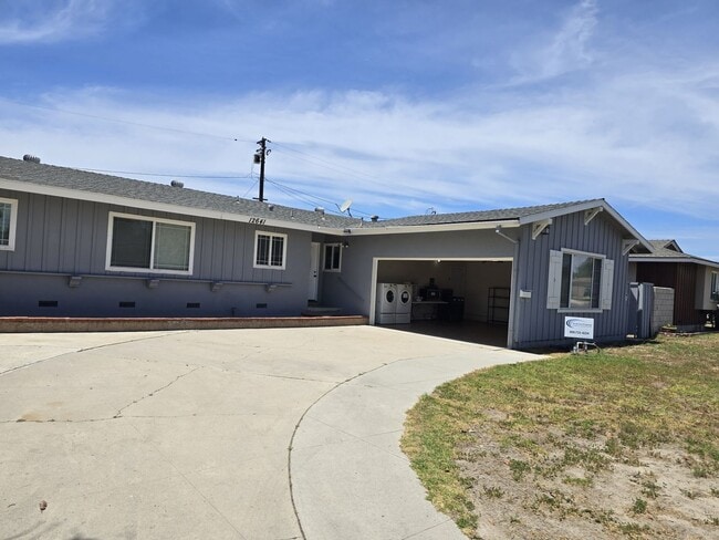 Building Photo - Fully Remolded Single Family Home in Garde...