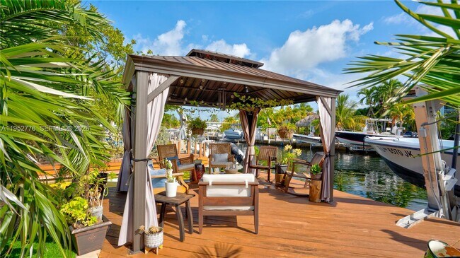 Building Photo - 150 Azalea St