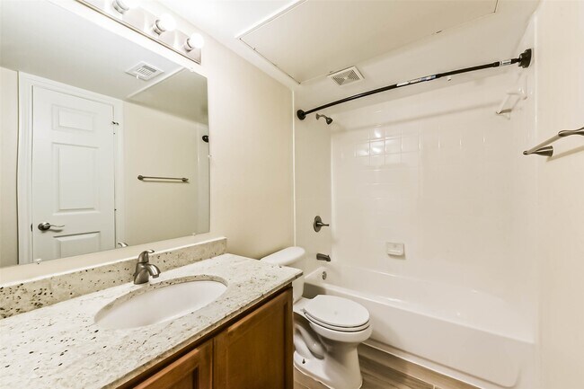 Building Photo - 1860 White Oak Dr