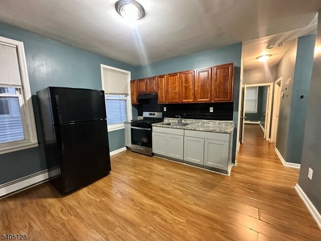 Building Photo - 241 Wainwright St