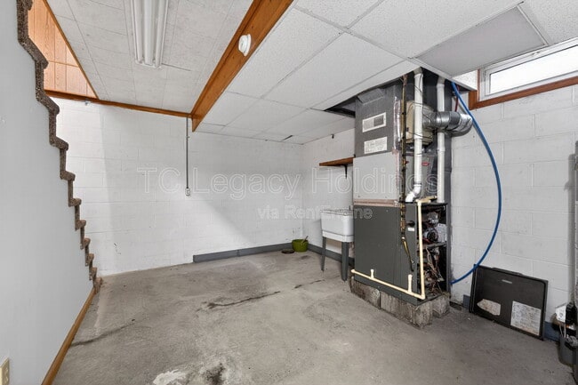 Building Photo - 2311 Henderson Ave