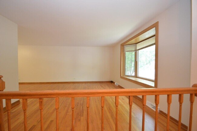 Building Photo - 651 S Stuart Ln