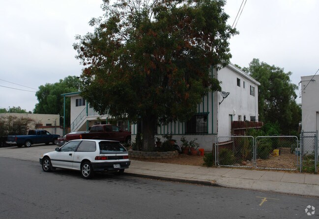 Building Photo - 4834-4844 Lantana Dr